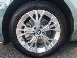 【BMWアロイホイル】軽量かつ強度に拘ったアロイホイル。走行性能ポテンシャルを引き出す設計。車の足元を引き締めてくれる大きなポイントはアロイホイルです。
