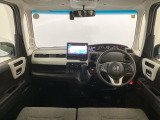 【前方視界】開放的な前方視界!運転がしやすく疲れにくいです♪窓が大きく、見通しがとっても良いおクルマですよ♪