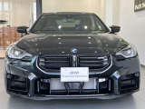 【BMWの伝統-1】BMWの特徴的な&ldquo;キドニーグリル&rdquo;は、80年以上続く伝統の形でございます。変わらないこだわりのデザインが、プレミアムブランド&ldquo;BMW&rdquo;を創り出します。