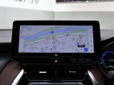 【ディスプレイオーディオ(コネクティッドナビ対応)Plus】通信型のコネクティッドナビに加え車載ナビも搭載しています。コネクティッドナビはご契約を頂くとR12年5月31日まで無料でご利用いただけます。