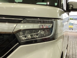 LEDヘッドライトは、点灯の瞬間から最大光量を発揮し、突然暗くなるトンネルなどでの安定感を高めます。