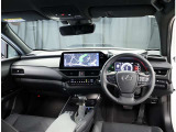 デザインもよく、居心地のよい運転席ですね。分かりやすいスイッチ類ですから操作もしやすく運転をサポートします。