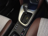 電動パーキングブレーキ・ブレーキホールドを装備してます。ホールド機能は信号待ちが多い一般道で疲労軽減になり、大好評です!
