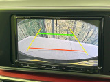 【バックカメラ】駐車時に後方がリアルタイム映像で確認できます。大型商業施設や立体駐車場での駐車時や、夜間のバック時に大活躍!運転スキルに関わらず、今や必須となった装備のひとつです!