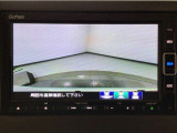 【バックカメラ】運転が苦手な方も車庫入れラクラクです!ギアをリバースに入れれば自動的に切り換わりますので、面倒な操作は不要です♪狭い駐車場もお車を傷つけず安心ですね!