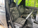 運転席まわりには十分なスペースがあり、大柄な方でもゆったり運転していただける環境です。