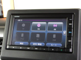 ナビゲーションは純正メモリーナビ(VXM-225Ci)を装着しております。AM、FM、CD、Bluetoothがご使用いただけます。初めて訪れた場所でも安心ですね!
