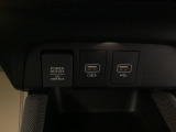 スマートフォンなどの充電に便利なUSBポート。