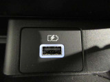 USB充電専用電源ソケットも付いています。モバイル機器などの充電専用
