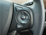 ◆アダプティブクルーズコントロール◆予め設定した車速内でクルマが自動的に加減速。前走車との適切な車間距離を維持しながら追従走行します。【LKAS】車線維持支援システムでステアリング操作を支援。
