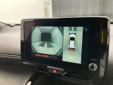 フロントカメラは運転席よりも前の視界を確保することで事前に危険を予知し、事故や衝突を防ぎます。