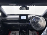 落ち着いたカラーの内装で、ゆったりと運転したい方に。