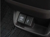 12V電源ソケット、USB接続端子!使いやすい場所に!装備が充実しています♪