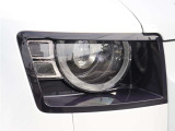 LEDシグネイチャーライト付きデジタルLEDヘッドライトが装着されて夜間走行が楽に運転が出来ます。