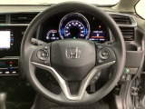 ハンドルにHondaセンシング系のクルーズコントロールやレーンキープアシストなどのスイッチと、オーディオの操作スイッチが装備されています。ハンドルから手を離さず安全に操作できます。