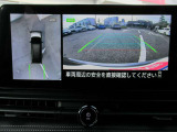 車の真上から見下ろしたような360度視界の良い『アラウンドビューモニター』です♪♪ 苦手な狭い駐車場、暗い所でも確認ができてとっても安心です♪♪