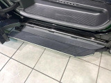 メーカーオプションの【ユニバーサルステップ】を装備。スライドドアと連動したステップにより、小さなお子様の乗り降りがし易くなります♪