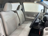高いホールド性で運転姿勢が安定します。長距離ドライブでも疲れにくいのが魅力です。快適なドライビングライフをお送りください♪