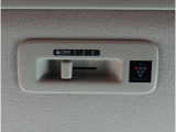 天井のファンで後席へ送風。空気を循環させることで後席に座る人を快適にしますしION清浄機能付きでクリーンに保てます
