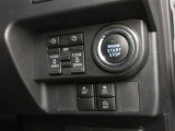両側パワースライドドア付きだから、狭い駐車スペースなどでの乗り降りもラクラク♪小さなお子さまのいるご家庭には嬉しい装備。