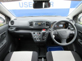 シンプルで機能的な運転席まわり。車お操作することを重視したインテリア。