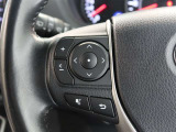 ステアリングスイッチ付き。前方から目を離すことなく操作することが可能です。