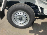 安全・安心な走行のために、納車前にダイハツのクルマを知り尽くしたエキスパートが基本性能に関わる機能や状態を徹底的に点検。消耗部品の交換など法定12ヶ月点検相当の点検・整備を実施しております