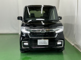 LEDヘッドライトを装備しています。LEDヘッドライトはとても明るく、雨の日や夜間走行も安全・安心です。オートライトコントロール付きで周囲の明るさに応じて自動で点灯・消灯します
