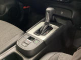 スマートな電子制御式パーキングブレーキに加え、渋滞時などでブレーキペダルから足を離しても停車を維持するオートブレーキホールド機能により、運転がより快適になります。
