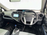 運転席まわりです。 各操作スイッチは使いやすい位置に配置されてます。