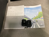 スマートキー装備! 鍵を携帯するだけで、ドアの開閉やエンジンの始動・停止が可能です。