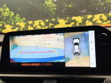 【パノラミックビューモニター】専用のカメラにより、上から見下ろしたような視点で360度クルマの周囲を確認することができます☆死角部分も確認しやすく、狭い場所での切り返しや駐車もスムーズに行えます。