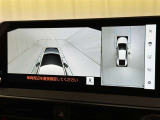 パノラミックビューモニターを装備。駐車場や交差点でクルマを真上から見るように周囲を確認できます。機能の詳細は販売店スタッフまでおたずねください。