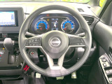インテリアに合わせたデザインのステアリングは、運転される方のことも考え、運転しやすい形状、大きさです。是非一度、実際に触ってお確かめください。