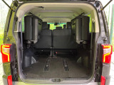 普段のお買い物や通勤、送迎等に十分な荷室スペースを確保しております。セカンドシートを倒すと、大きな荷物の積載も可能です♪