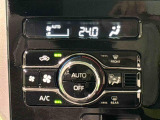 AUTOエアコンを装備しています♪室内の温度を設定するとセンサーが室温を感知して、温度、風量を自動的にコントロ-ルして快適な空間を作ってくれます!