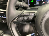 運転中、オーディオの操作をしてて、ハッとしたことはありませんか?ステアリングスイッチは、運転中でもハンドルでオーディオの操作が可能です。安全なドライブをサポートします。