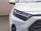 LEDヘッドライトです。デザイン性がよくとても明るいので、夜間の走行や悪天候でも安心です。しかも長寿命!