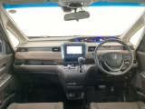 【前方視界】開放的な前方視界!運転がしやすく疲れにくいです♪窓が大きく、見通しがとっても良いおクルマですよ♪