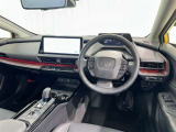 運転席まわりです。 各操作スイッチは使いやすい位置に配置されてます。