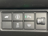 【パワーバックドア】スマートキーや運転席のボタンを押すだけでリアゲートが自動で開閉します!荷物を持っている時や、高い位置にあるバックドアを閉める際に便利な機能です♪