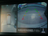 ☆全周囲カメラが駐車をアシスト☆4つの高解像度カメラで車の周囲を撮影!見えにくい死角の駐停車も驚く程に楽々です。バックカメラは、車庫入れの時は勿論、後方の安全確認もできて安心です♪