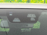 【スマートブレーキサポート】走行中に前方の車両等を認識し、衝突しそうな時は警報とブレーキで衝突回避と被害軽減をアシスト。より安全にドライブをお楽しみいただけます。