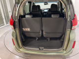 3列めを使用した場合の荷室です。
