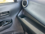 乗車中にホッと一息、ドリンクホルダーもありますよ!