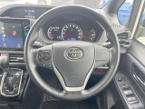 【純正革巻きステアリング】上質な革を使用することで、手にしっかり馴染みとても運転しやすいハンドルです♪