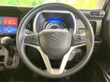 インテリアに合わせたデザインのステアリングは、運転される方のことも考え、運転しやすい形状、大きさです。是非一度、実際に触ってお確かめください。