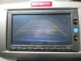 バックカメラの画像です。ガイドラインがスムースな車庫入れをサポートいたします!車庫入れの安心感がアップしますね☆