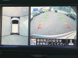 『上から丸見え』のアラウンドビューモニター搭載!車を上から見下ろした状態がナビ画面に映し出されるので、前後・左右の障害物を確認でき、安心・安全です♪一度使用すると、手放せなくなる装備です!