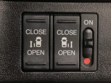 【両側パワースライドドア】両側がパワースライドドアになっており、運転席のスイッチやスマートキーでも開閉が可能です!開口部も広いので乗り降りも楽々♪